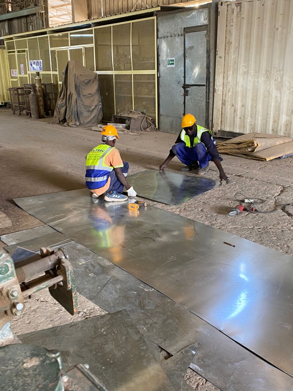 Découpe et traçage des tôles en atelier COTRAC