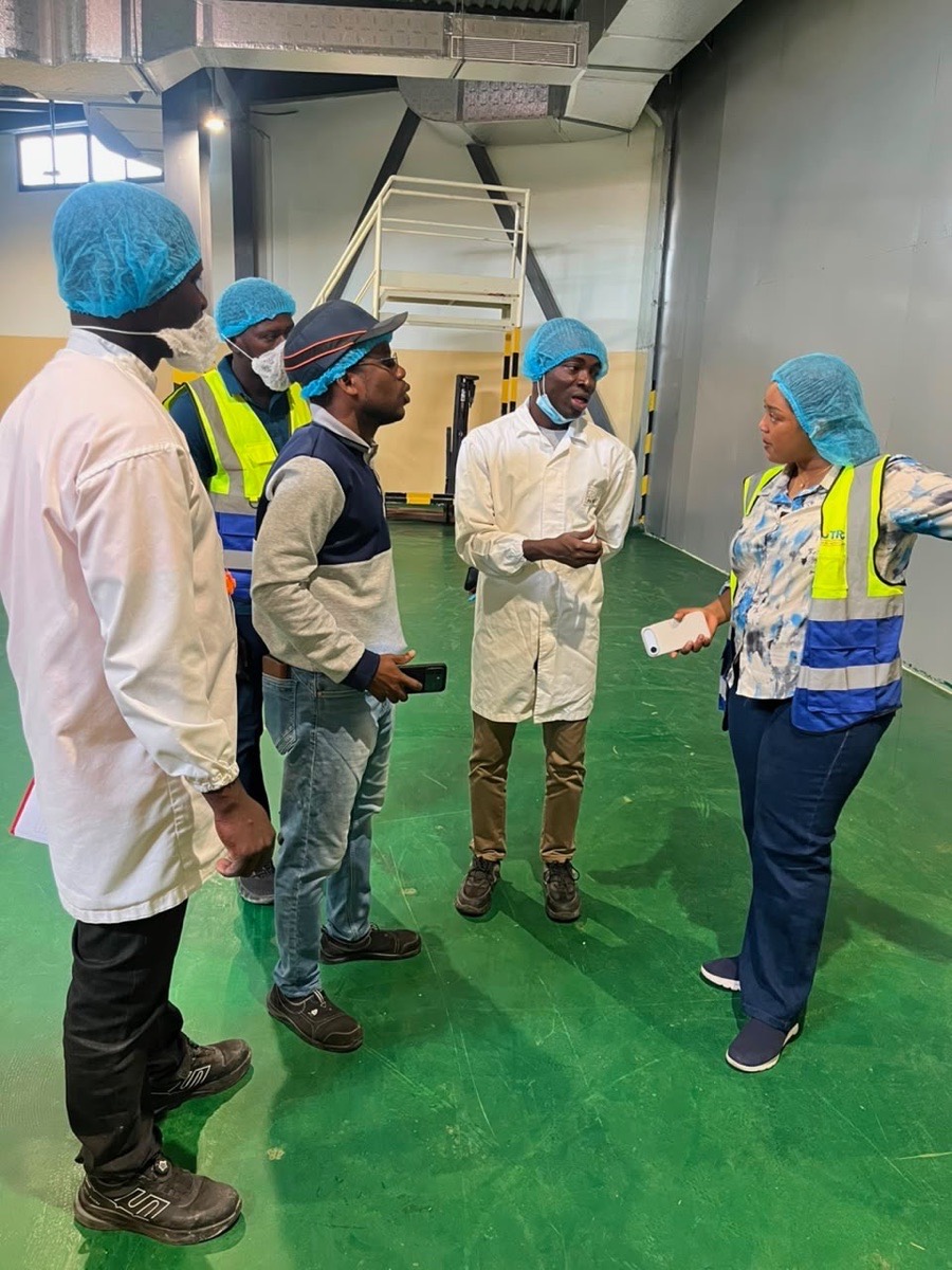 Échanges techniques entre COTRAC et le client sur un chantier industriel agroalimentaire