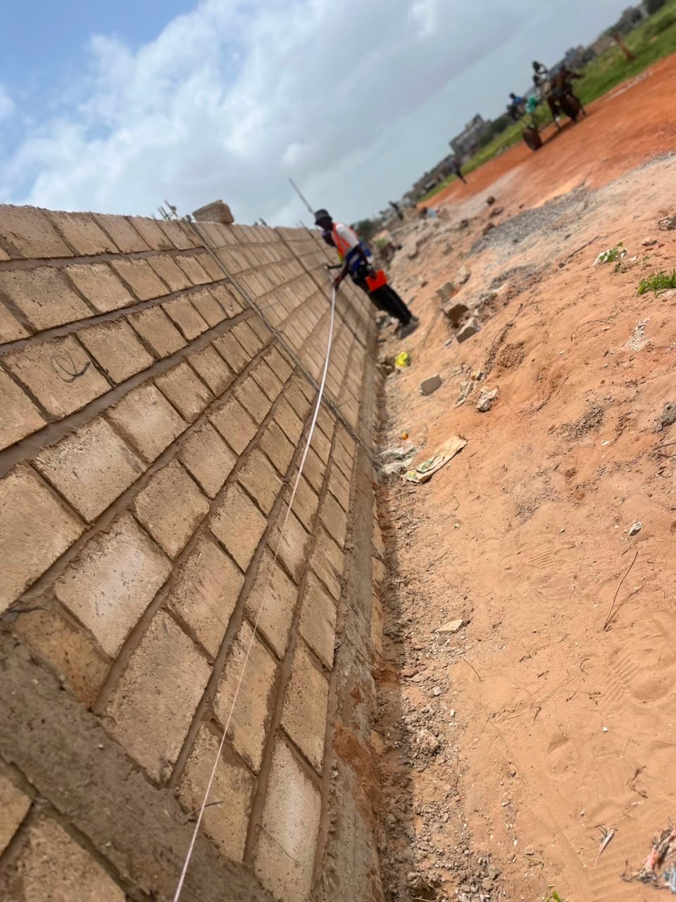 Construction d'un mur de clôture pour COSEC au Lac Rose
